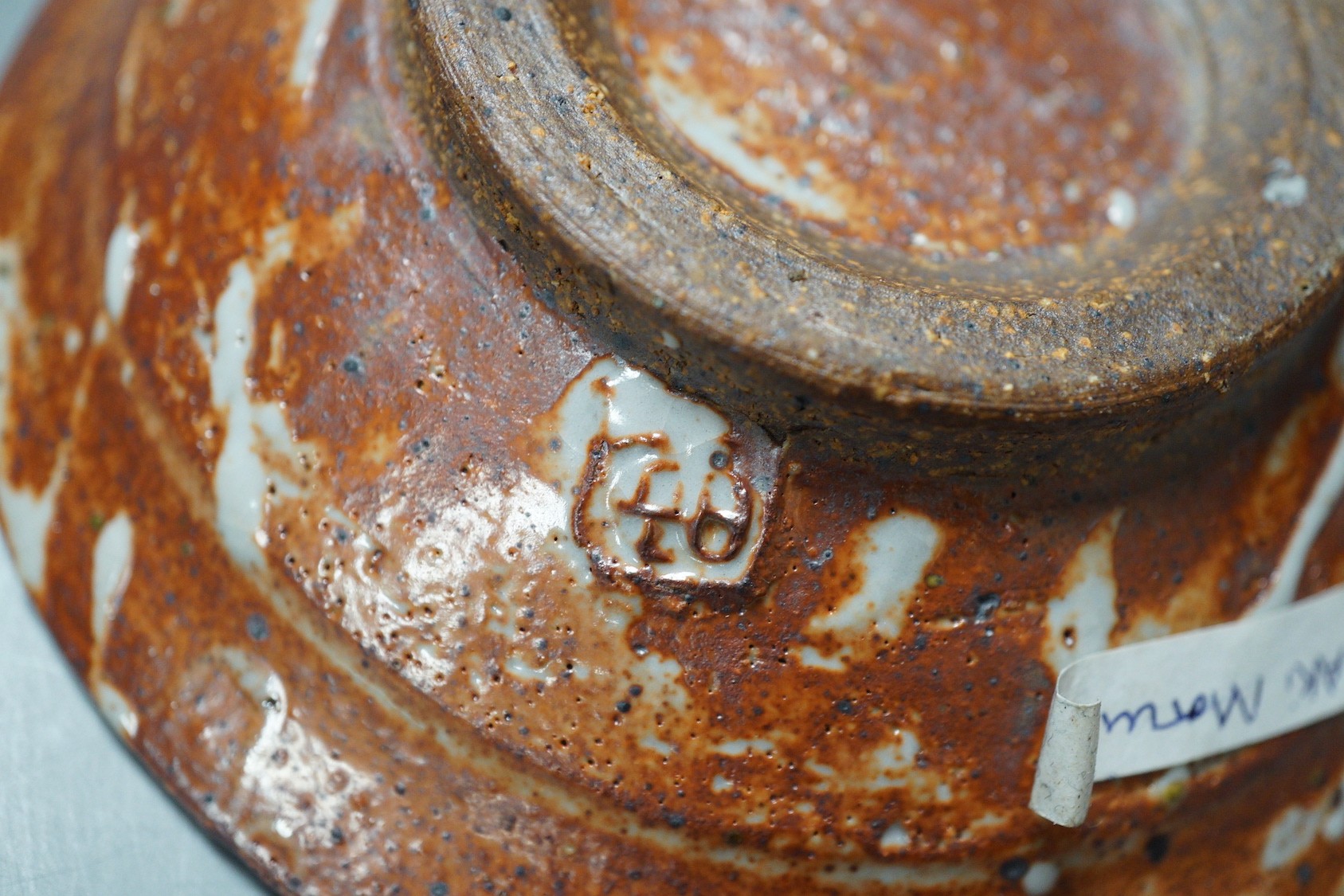 Aki Moriuchi (born 1947) three stoneware footed dishes, largest 11.5cm diameter